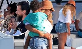 Rihanna donates $2.1 million to domestic violence victims affected by quarantinetwitter ceo jack dorsey matched her donation, bringing the total to. Beyonce And Jay Z Head Set Sail With Twitter Ceo Jack Dorsey