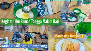 Untuk makan siang, makan malam, ataupun buka puasa serta sarapan dan sahur, kota ini punya semuanya. Kegiatan Ibu Rumah Tangga Malam Hari Ii Masak Kue Sapik Semprong Manis Dan Gurih Youtube