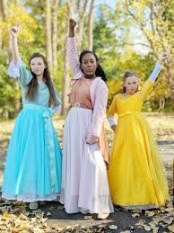 Then there's maria reynolds, and she wears a bold red dress. Diy Hamilton Costumes King George And The Schuyler Sisters