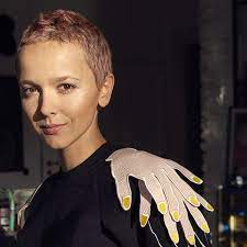 She has since released 3 albums, including the 2010 album granda which received critical acclaim in poland and abroad. Monika Brodka Ubrania Od Projektantow Sa Jak Samochody Wystarczy Ze Wyjada Ze Sklepu I Kosztuja O Polowe Mniej