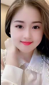 TRĂNG TÀN ĐÊM THAO THỨC Trăng tàn đêm hoang vắng Tình đọng giọt sương rơi  Ánh sao nơi cuối trời Còn lặng thầm thao thức Ngày thương nơi trái ngực Còn  đó