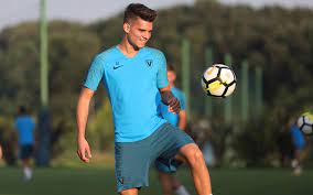 Vezi ce performante a reusit la campionatele ianis hagi este fiul lui gheorghe hagi, considerat cel mai mare fotbalist român al tuturor timpurilor. Ianis Hagi Echipe Actuale Gvasd