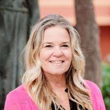 Amy Plank's Instagram, Twitter & Facebook