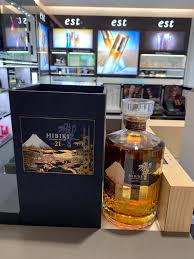 Picked Up A Bottle Of Hibiki 21 Mount Fuji Limited Edition At The Haneda Airport Today Love The Bottle Design On This Edition Whiskey