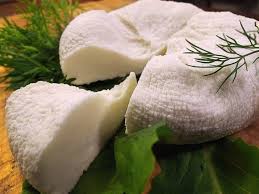 как сделать брынзу из коровьего молока в домашних условиях видео Brynza Iz Korovego Moloka V Domashnih Usloviyah 24 Foto Recepty Prigotovleniya Syra Kak Sdelat Brynzu S Dobavleniem Kefira I S Pepsinom