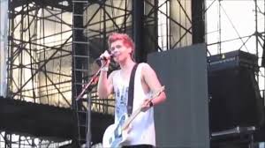Because let's face it they are awesome. 5 Seconds Of Summer Luke Hemmings Best Vocals 2013 Youtube