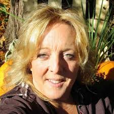 Mary Warrick's Instagram, Twitter & Facebook