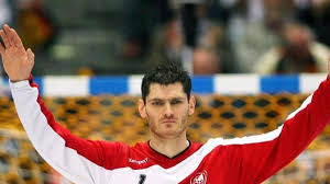 Henning fritz — datos personales nombre completo henning fritz nacimiento magdeburg, al … fritz — cette page d'homonymie répertorie les différents sujets et articles partageant un même nom. Vor Der Wm Wie War Das 2007 Erinnerungen An Das Legendare Handball Wintermarchen Svz De