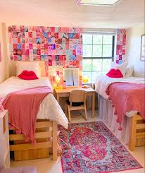 Living in a dorm room in college can be…interesting. College Dorm Room Dorm Room Inspiration College Dorm Room Decor Preppy Dorm Room