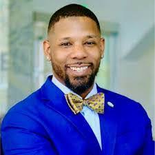 Douglas Mccuiston's Instagram, Twitter & Facebook