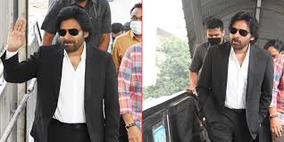 The film is the official telugu remake of taapsee pannu's blockbuster film, pink. Pawan S New Look Goes Viral The Leo News English News