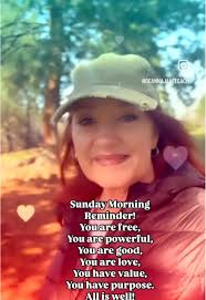 Deanna Leach (@deannajleach)