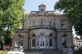 With ten streets converging there, it is one of the best connected crossroads in the city. Ixelles Wikiwand