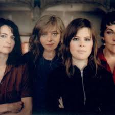 Ich trage immer jeans und sportschuhe. Ich Bin Zwei Oltanks Britta Lyrics Song Meanings Videos Full Albums Bios