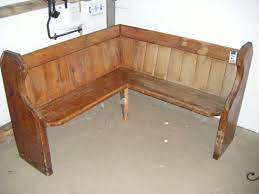 A diy outdoor bench which you can place in the backyard, the garden, on the patio or next to a fire pit. Rustic Simple Wooden Corner Bench Seating For Corner Bench Seating Diy Diy Bench Seat Corner Bench Seating Outdoor Corner Bench