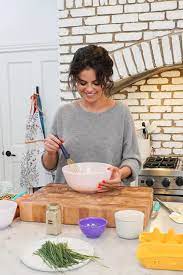I Ve Never Met A Kitchen I Ve Wanted More Than Selena Gomez S I Mean Look At That Stove Selena Gomez Selena Selena Gomez Photos