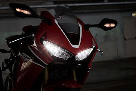 After 9 years honda finally reacted in 2017 and introduced a new fireblade and everyone was overly excited. Here Is The Base Model 2017 Honda Cbr1000rr