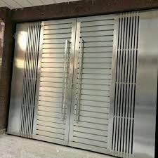 As per the requirements, one needs to select the right one as would be applicable if you are looking out for a stainless steel main gate with modern designs, then you need to undergo extensive research. Pin On Portes