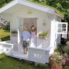 30 Bilder Von Sussen Gartenhauschen Die Sie Begeistern Archzine Net Holzhaus Garten Kinderspielhaus Garten Kinder Gartenhaus