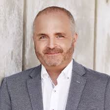 Ömer Atiker, Charming Entertainer, Speaker and Coach