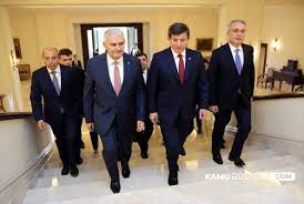 Basına kapalı gerçekleşen devir teslim yaklaşık yarım saat sürdü. Davutoglu Ndan Flas Binali Yildirim Aciklamasi Ben Sehitleri Defnederken