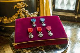 Commandeurs of the ordre national du mérite. Promotions De La Legion D Honneur Et De L Ordre National Du Merite Un Hommage Aux Francais Investis Dans La Crise Sanitaire La Grande Chancellerie