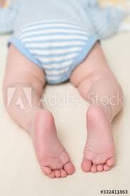 Legs Of A Sleeping Baby In The Crib Child S Foot Ad Ad Baby Sleeping Legs Foot Child In 2020 Baby Sleep Kids Sleep Children