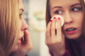 Como limpiar el rostro de forma apropiada antes de dormir — Mejor ...