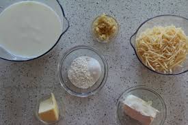 Spray your pan with evoo, and cook minced garlic for about 30 seconds on medium heat. Easy Healthy Alfredo Sauce Homemade Alfredo Sauce