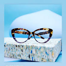 Cutler And Gross Stylish Cat Eye Frame The 1350 Fun Flirty And Can Wear With Anything Frame New Year Means New Fra Cat Eye Frames Cutler And Gross Flirty
