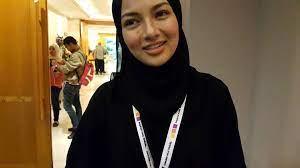 Noor neelofa binti mohd noor (lahir 10 februari 1989) ialah seorang pelakon, pengacara dan model wanita malaysia. Saya Pergi Dengan Tenang Neelofa Kawan Kota Tinggi Facebook