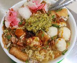 Seperti makanan khas indonesia lainnya, mie sop medan juga memiliki cita rasa yang cukup unik yaitu perpaduan gurih dan enak di lidah. Hmmm Mie Sop Medan Ini Harus Kamu Coba Segar Dan Menghangatkan Bagikan