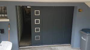 Portail coulissant electrique portail coulissant fer portail maison portail bois porte de grange coulissante diy murs de soutènement de jardin portail metal portail exterieur jardinières murales. 29 Corenov Porte De Garage Sectionnelle Coulissante Laterale Youtube