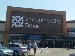 Nu e nimic impresionant la acest mall, dar e ok că a creat câteva zeci de locuri de muncă în deva, pe lângă în rest, am văzut magazine care afişau reduceri de 20 la sută la preţurile umflate în prealabil cu 200 la sută. Shopping City Deva Administrare