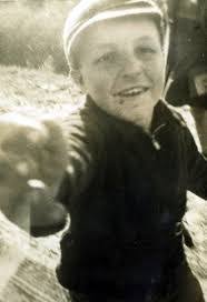 Amy Halbrooks's Instagram, Twitter & Facebook