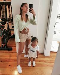 Tinha 16 anos quando comecei no disneykids. Caras 10 Vezes Que Carolina Patrocinio Mostrou Ter Os Looks De Verao Perfeitos