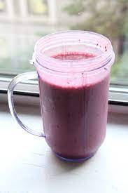 This blender is perfect if you're new to making smoothies and shakes. Img 5473berry Cool Down Smoothie Bullet Smoothie Magic Bullet Recipes Magic Bullet Smoothies