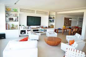 How About Hiding Your Airconditioner Above The Tv Like This Odara Arquitetura Design Luks Oturma Odalari Oturma Odasi Dekorasyonu Ev Icin