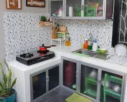 Dengan kombinasi cool tone pada kitchen set dan warm tone pada countertop juga sebagian area dinding, penampilan dapur menjadi lebih imbang. 10 Gambar Desain Dapur Sempit Inspirasi Terbaik Untuk Rumah Type 36 Rumah123 Com