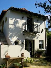Las casas rústicas se pueden construir de madera o piedra y también de otros materiales con características muy naturales. Fachadas De Casas Rusticas Disenos Que Te Encantaran Estreno Casa