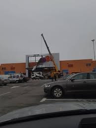 Check spelling or type a new query. Daunele Codului Galben Panoul De La Intrarea Din Jumbo Doborat De Vant AcoperiÈ CÄzut Peste Un Autoturism Bihon