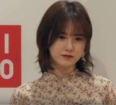 Actriz, modelo, cantante, pintora, escritora, directora, productora, compositora, guionista, empresaria. Koo Hye Sun Wikipedia