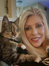 💜Share your kitty photos👇 and celebrate National Hug Your Cat Day🥳😊🥰