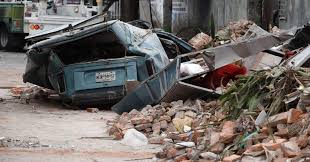 Nelle ultime ore stanno circolando sui social network i video di un fenomeno ottico molto raro avvenuto in messico in seguito al terremoto . Terremoto E Uragani Messico Nella Morsa Il Sole 24 Ore