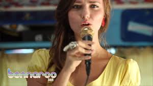 Sasha Masakowski & The Sidewalk Strutters -- St. James Infirmary  [Minimalist Blues] (2013) : r/listentothis