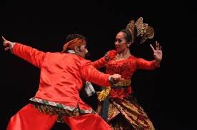 Alat musik ini berfungsi sebagai pengatur tempo yang akan diikuti oleh alat musik lainnya. Alat Musik Yang Mengiringi Tari Jaipong Berbagai Alat