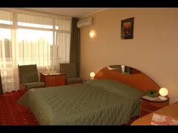 Piscina interioară cu apă termală (de luni până vineri de la ora 14.00 la 20.00, sâmbătă și duminică de la 8.00 la 20.00). Hotel Termal Baile Felix Oferte De Cazare La Hotel Termal Baile Felix 2021