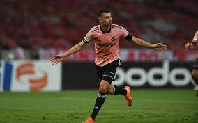 Thiago galhardo do nascimento rocha (born 20 july 1989), known as thiago galhardo, is a brazilian footballer who plays as an attacking midfielder for internacional. Qualidade De Meia Precisao De Centroavante O Grande Brasileiro De Thiago Galhardo Lance