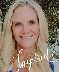 Supporting the people who make Denver feel like home. 🛍️✨ This season, I'm  shopping local and spotlighting the businesses that pour so much into our  community. From self-care at @rawrituale, @glowbodyandsun,  @envoguesalondenver, @