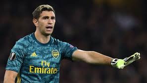 Emiliano martínez official fanpage | arsenal f.c. Mikel Arteta Stammt Emiliano Martinez Mit Warnung An Bernd Leno Uber No 1 Spot Aktuelle Boulevard Nachrichten Und Fotogalerien Zu Stars Sternchen